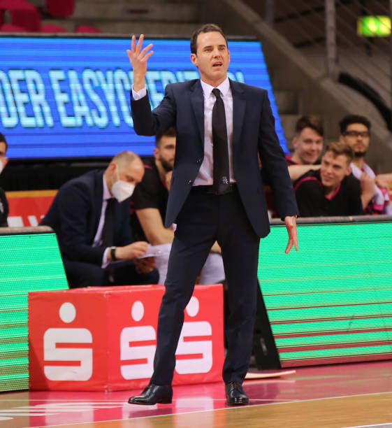 折射出两家 折射出两家